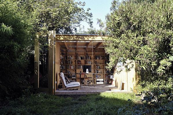 L'espace bureau du chalet jardin bibliotheque