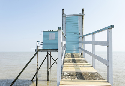 cabanon de pecheur avec pilotis 