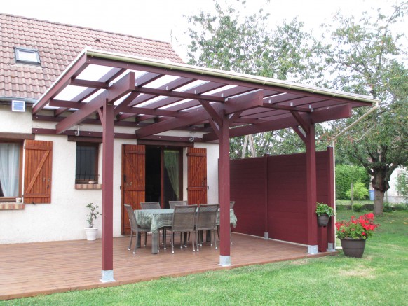 Abri terrasse crée à partir d'une ossature bois