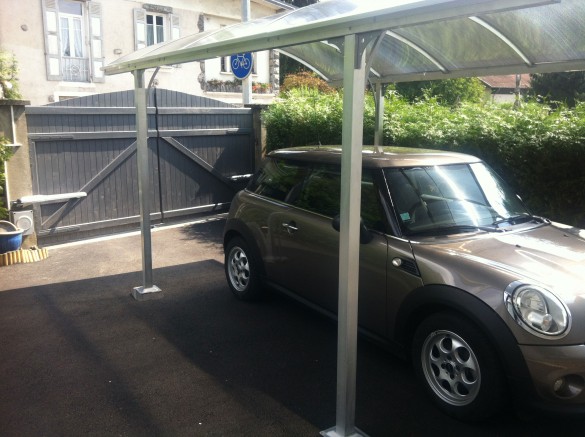 Domicile particulier abri voiture aluminium 