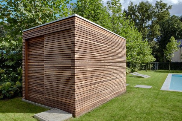 Un abri de jardin pour accueillir tout le matériel de piscine