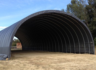 Tunnel de stockage agricole de forme arrondie