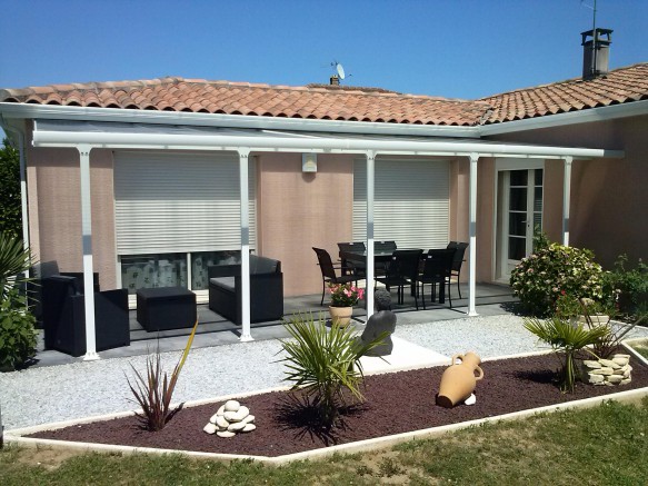 Toit terrasse d'un client, en aluminium blanc