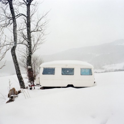 Caravane dans la neige