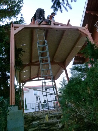 installation toiture abri en bois Douglas résistant