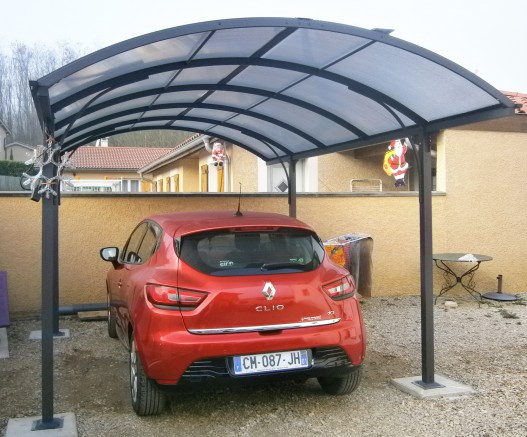 abri de voiture en aluminium et polycarbonate