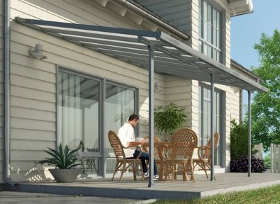 Toit terrasse en aluminium pour abriter les tables de cafés et restaurants