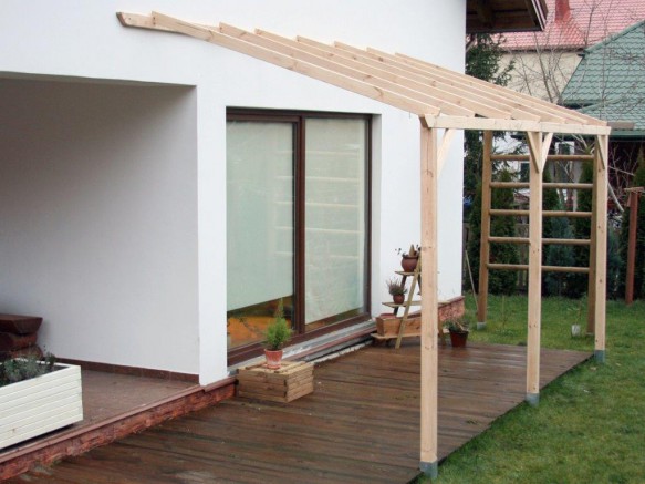 un toit terrasse en bois sans couverture