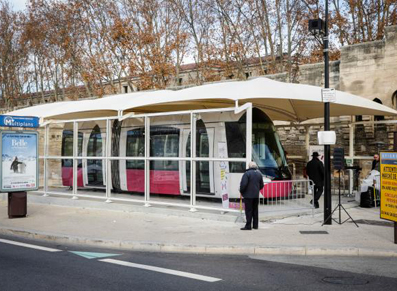 Un abri d'exposition pour les professionnels : ici, un abri pour un tramway, transformé plus tard en station de lavage pour les bus.