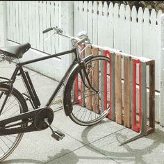 Rack de vélo crée à partir d'une palette en bois