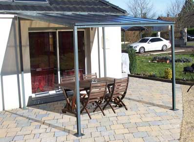 Les abris terrasse et les toits ou couverture de terrasse : protéger son  jardin ou son balcon