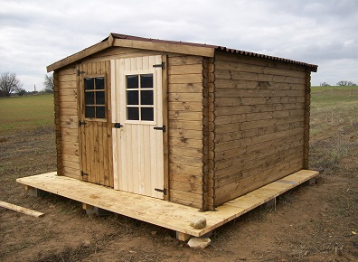 Cabanon en kit avec madriers de bois