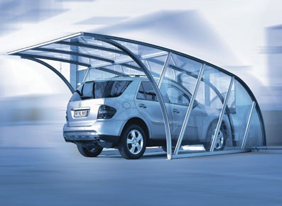 Un abri voiture carport aluminium anodisé et polycarbonate 