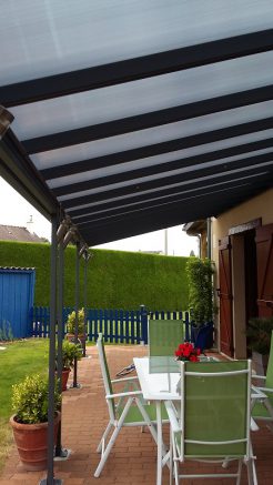 Abri pour terrasse métallique et polycarbonate