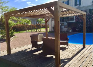 PERGOLA BOIS THERMO TRAITÉ AVEC VENTELLES