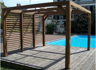 PERGOLA BOIS THERMO TRAITÉ AVEC VENTELLES LATÉRALES