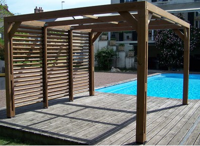 PERGOLA BOIS THERMO TRAITÉ AVEC VENTELLES LATÉRALES