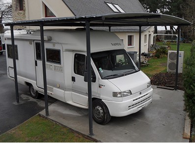 CARPORT CAMPING-CAR MÉTAL PLASTIFIÉ AVEC TOITURE BAC ACIER 4 x 8 M