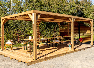 PERGOLA BOIS THERMO TRAITÉ AVEC VENTELLES