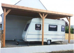 ABRI CAMPING CAR ADOSSÉ BOIS TOIT PLAT : 4 x 8 M