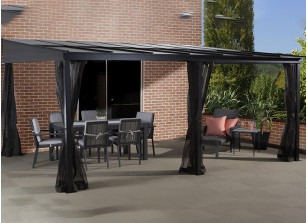 Pergola adossée avec rideaux