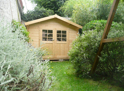 Un abri en bois pour aménager son jardin de ville