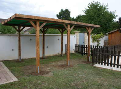 Bois autoclave et toit plat, le carport qui porte chance !