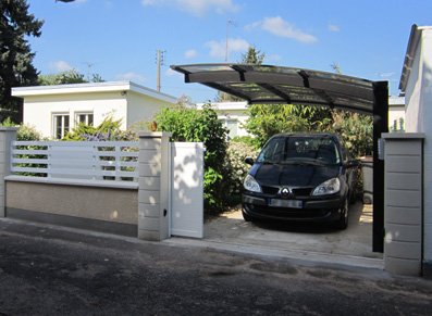 Quand le design et l’élégance s’invitent au cœur de l’abri voiture