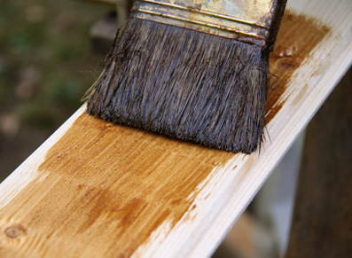 Choisir une peinture bois ou la lasure teintée