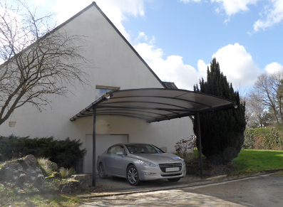 carport en métal adossé maison