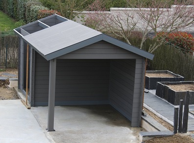 Dalle béton et film polyane pour un abri chalet de jardin