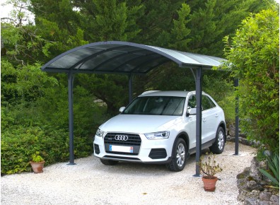 Nouvel exemple de carport métal en kit installé en zone pavillonnaire