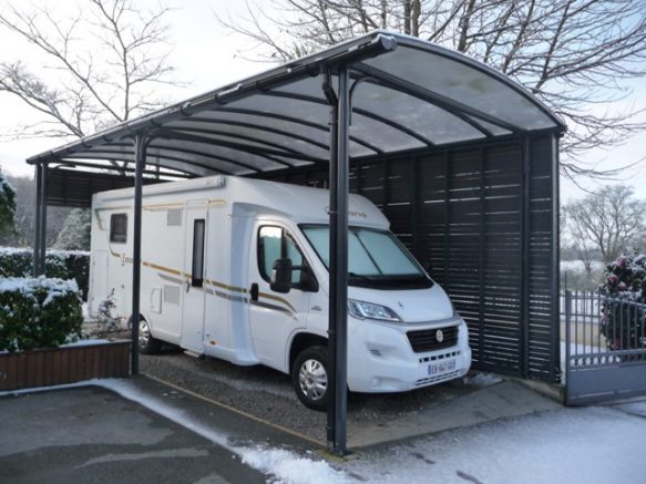 Comment protéger son camping-car en hiver ? Avec un abri bien sur !