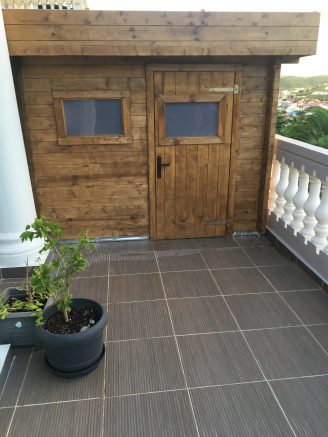 pool house en bois pour une piscine