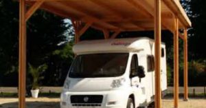 carport en bois pour camping-car