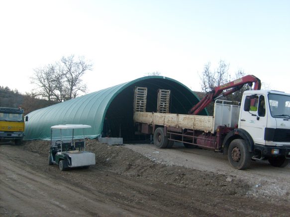 Pour entreposer au sec et en toute sécurité, pensez tunnel PVC de stockage