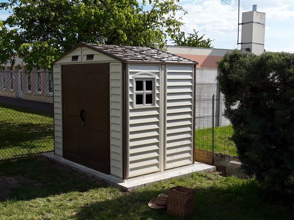 Cabane de rangement en résine