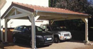 Restez au sec et protégez les carrosseries de vos véhicules avec ce carport double