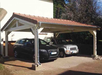 Donnez du style à votre maison avec un carport en bois à l’entrée