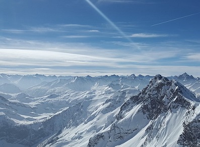 Une nuit dans un abri perdu dans la montagne ?