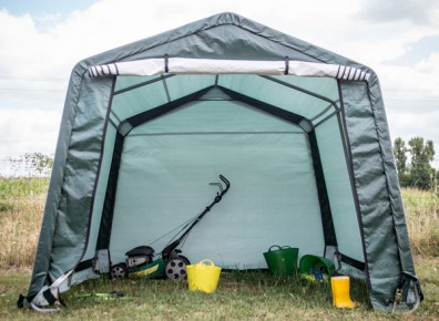 Un garage démontable grâce à un abri tente en toile