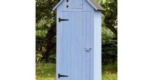 Une armoire en bois dans le jardin, votre atout charme et rangement