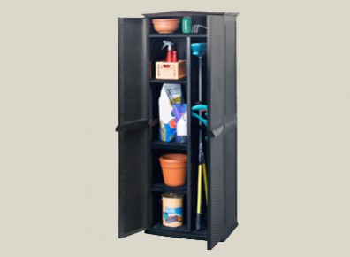 Une armoire rangement en résine, idéale pour tous vos outils de jardinage
