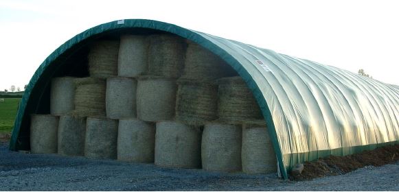 tunnel agricole pour faire du stockage de balles de foin