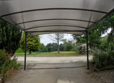 Les atouts du sur-mesure : pour un carport adaptable et flexible !