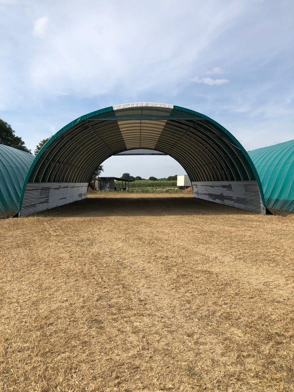 Tunnel de stockage pour un agriculteur pro