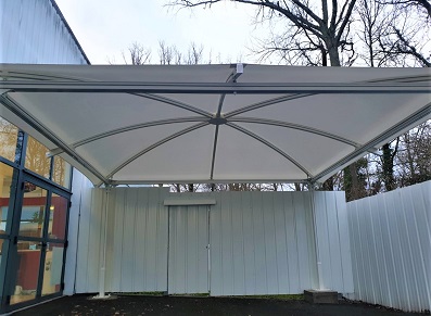 Un carport métal et toile dans un garage auto : un kit pour les pros !