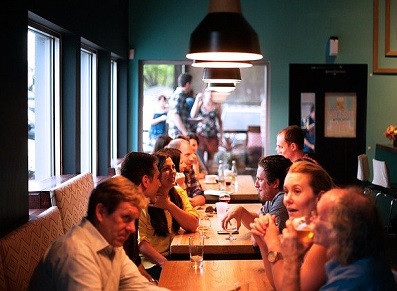 Le restaurant à l’heure du confinement… et l’abri salon de jardin ?