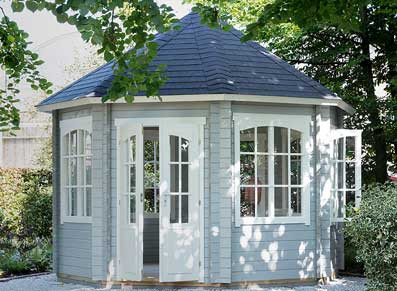 pavillon peint en madriers