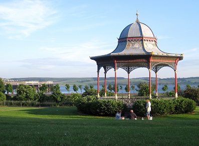 Il était une fois… le kiosque de jardin en bois